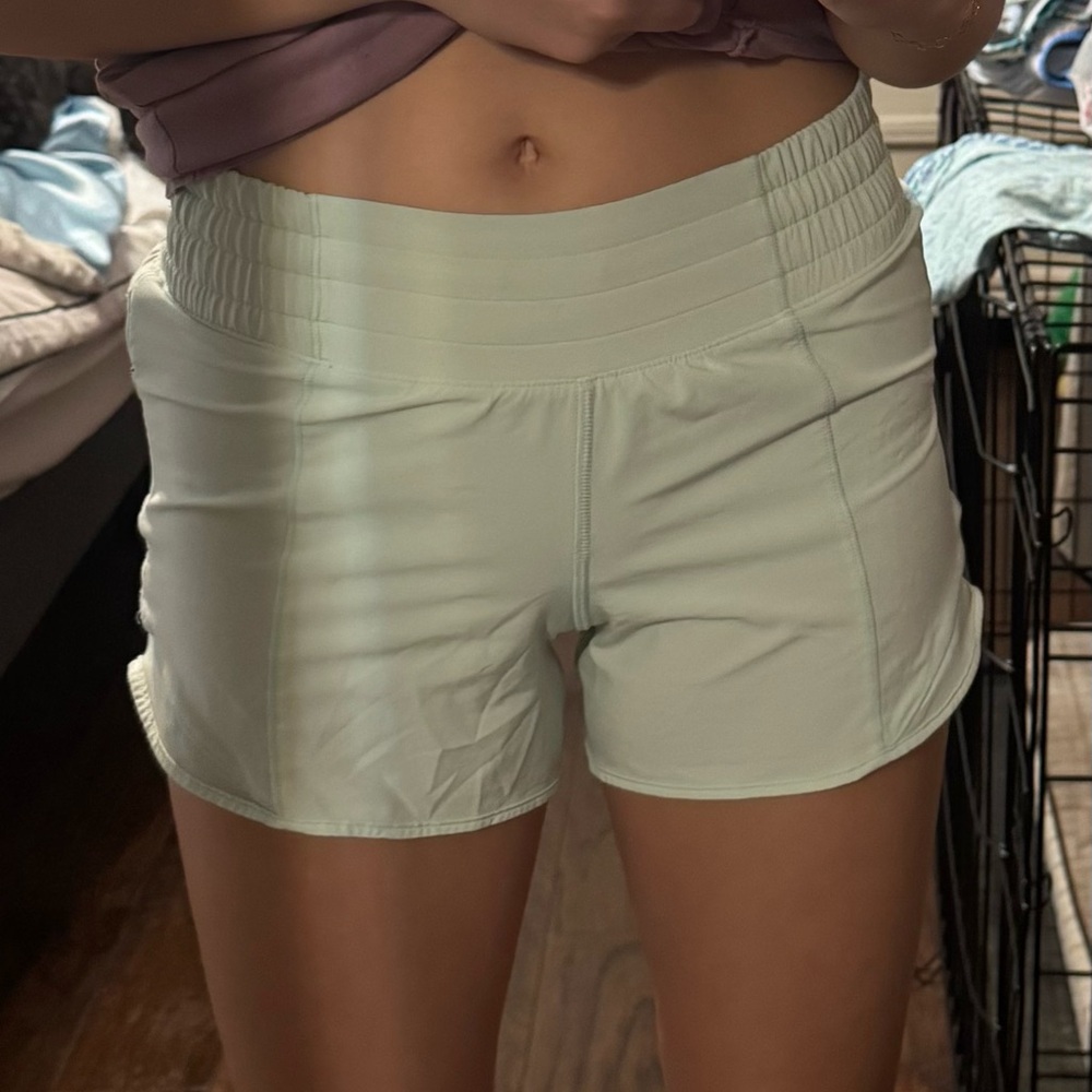 Lululemon size 0 Hotty hot 4 in mint breeze shorts